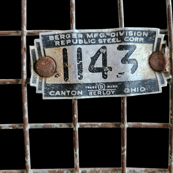 Vintage Wire Locker Basket 12x13x8 - Picture 3 of 3